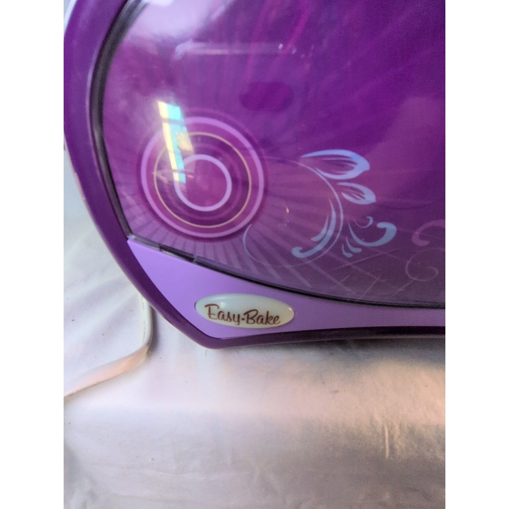 Vintage -Easy-Bake Oven Purple Hasbro 2010 Model 93404‎ Working Tested Light On - Picture 10 of 12